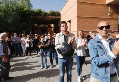 Imagen secundaria 1 - Multitudinaria despedida a Spiriman en Granada