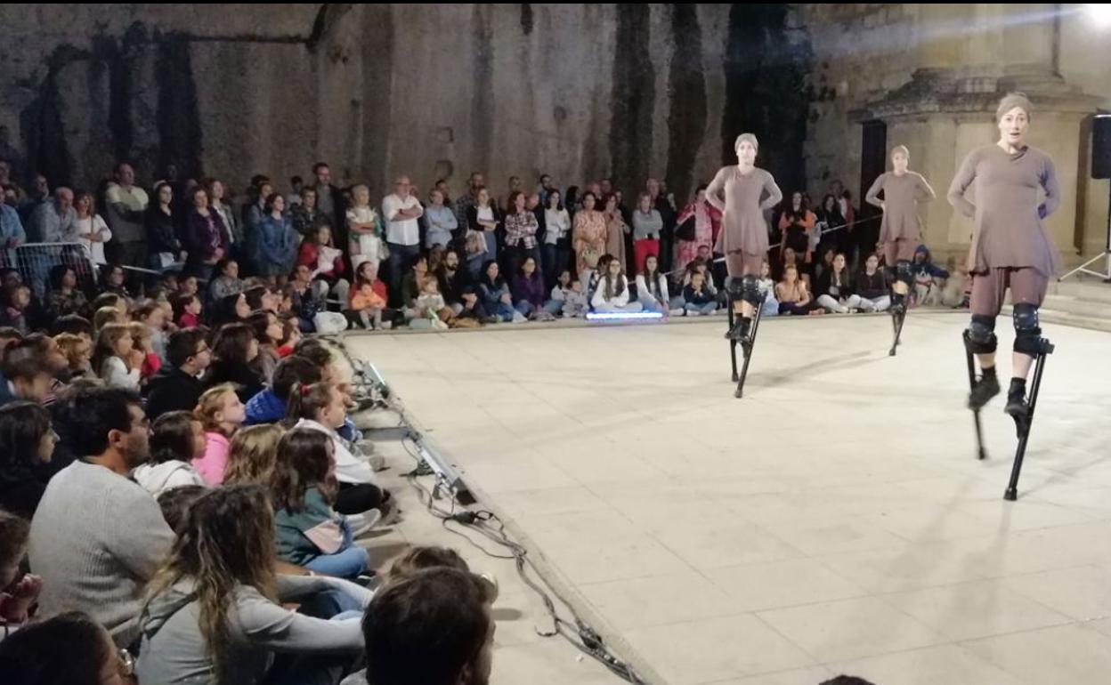 _La compañía Maduixa con 'Migrare'. 