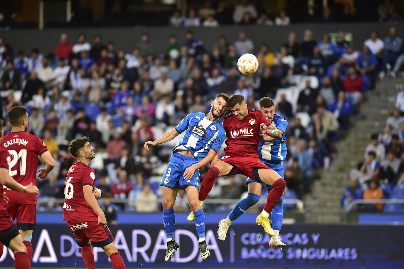 Duelo aéreo en Riazor.