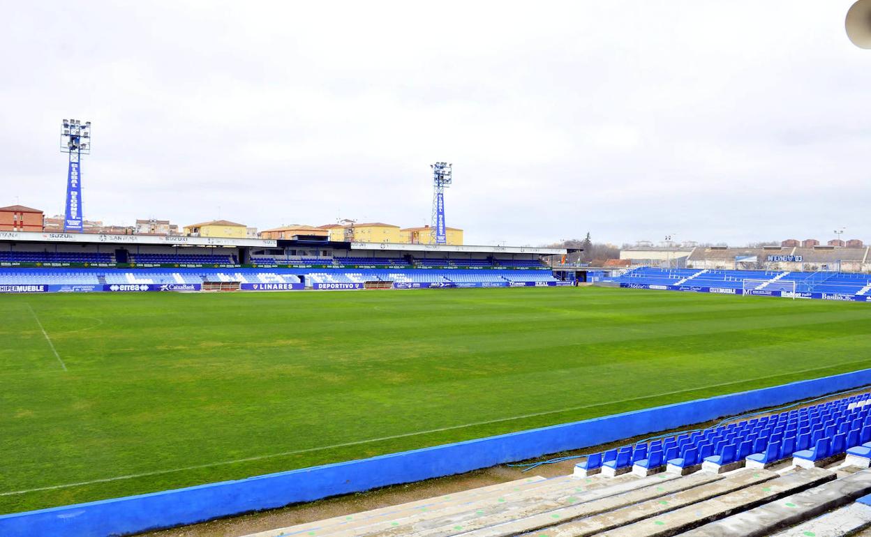 Vista general del Estadio Municipal de Linarejos. 