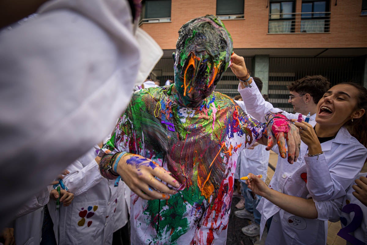 Alumnos de la Facultad de Medicina celebran la tradicional fiesta de octubre