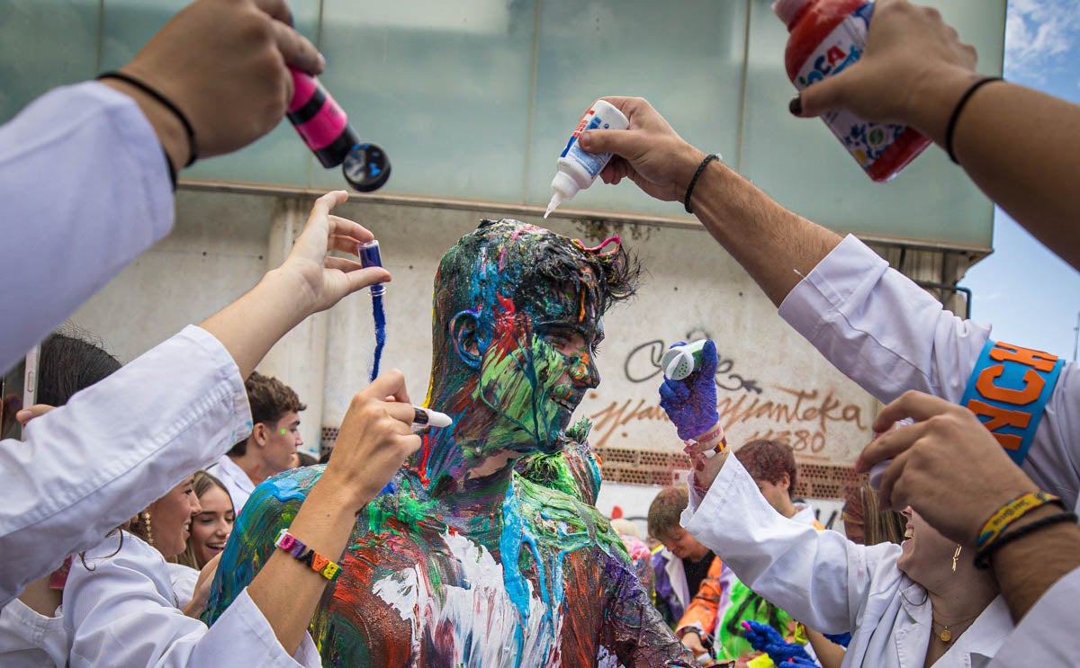 Alumnos de la Facultad de Medicina celebran la tradicional fiesta de octubre