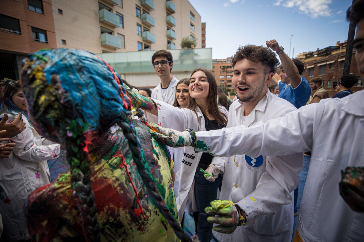 Alumnos de la Facultad de Medicina celebran la tradicional fiesta de octubre