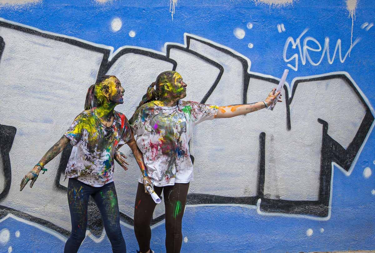 Alumnos de la Facultad de Medicina celebran la tradicional fiesta de octubre