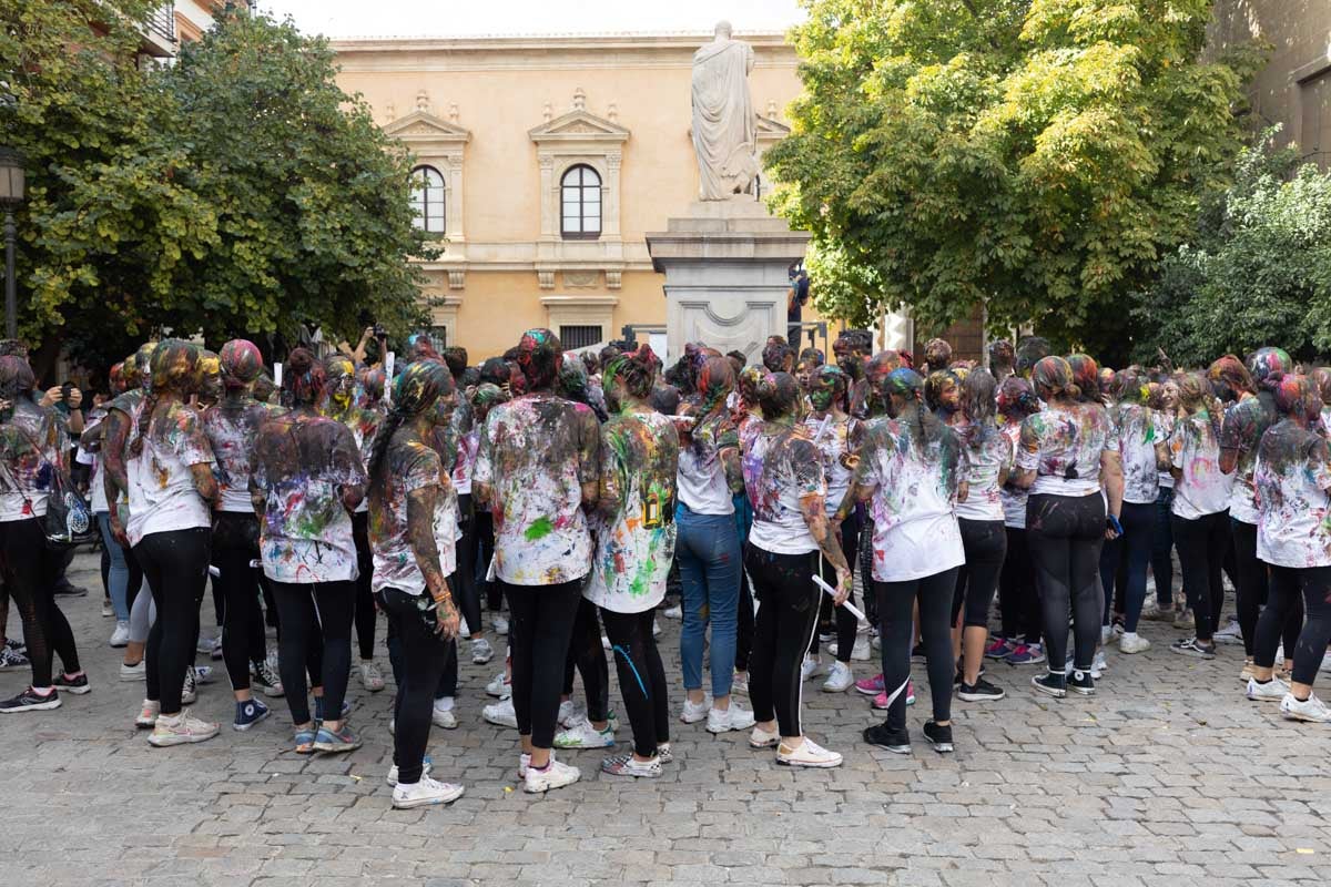 Alumnos de la Facultad de Medicina celebran la tradicional fiesta de octubre