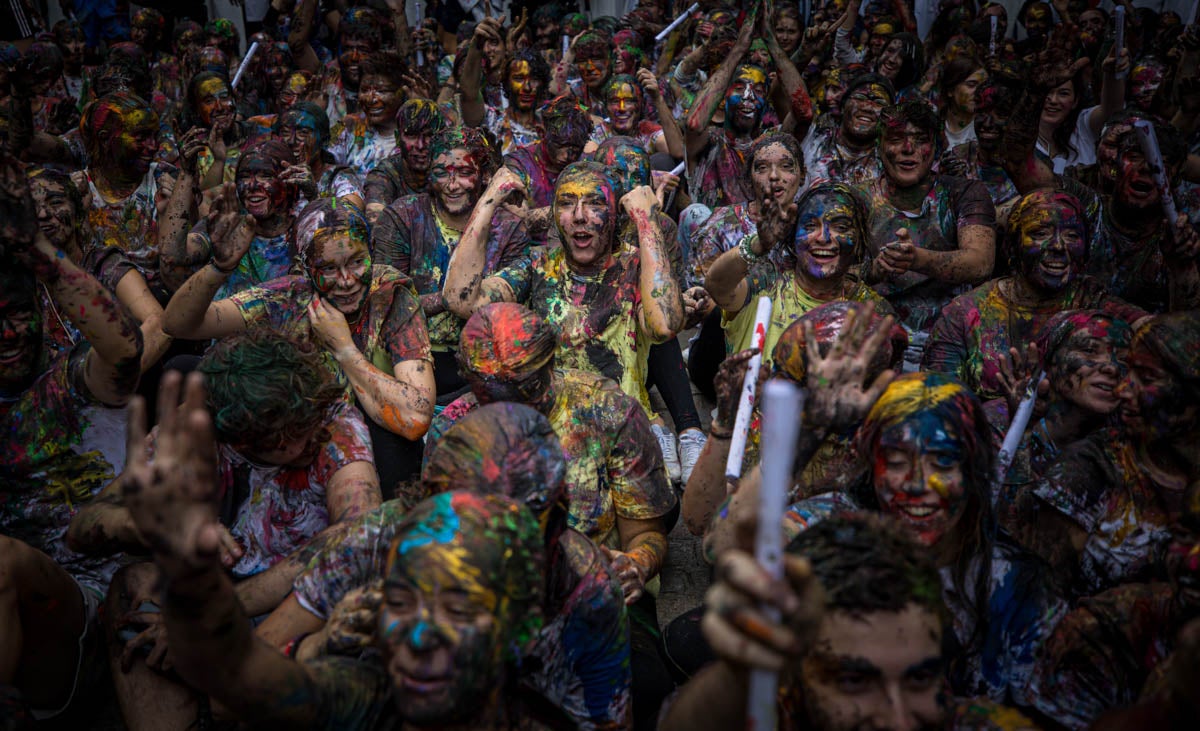 Alumnos de la Facultad de Medicina celebran la tradicional fiesta de octubre