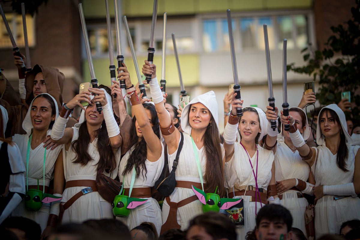 Alumnos de la Facultad de Medicina celebran la tradicional fiesta de octubre