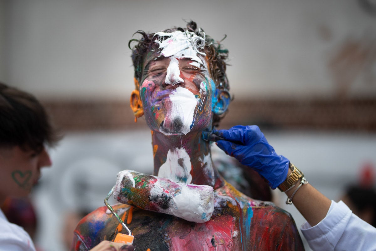 Alumnos de la Facultad de Medicina celebran la tradicional fiesta de octubre