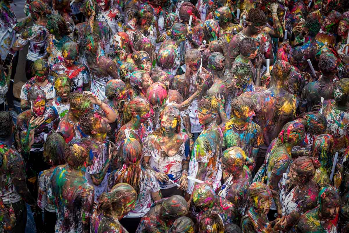 Alumnos de la Facultad de Medicina celebran la tradicional fiesta de octubre