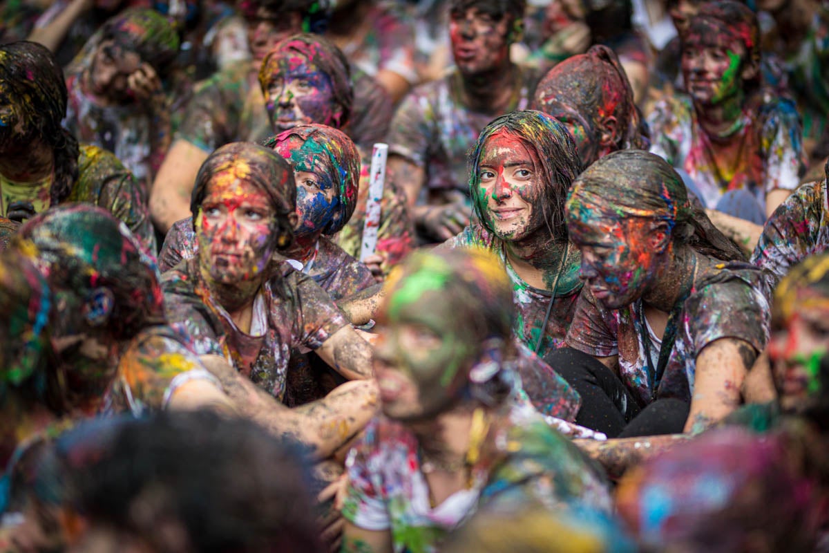 Alumnos de la Facultad de Medicina celebran la tradicional fiesta de octubre