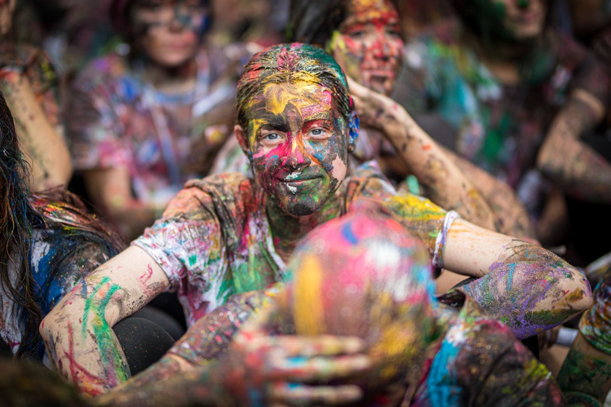 Alumnos de la Facultad de Medicina celebran la tradicional fiesta de octubre