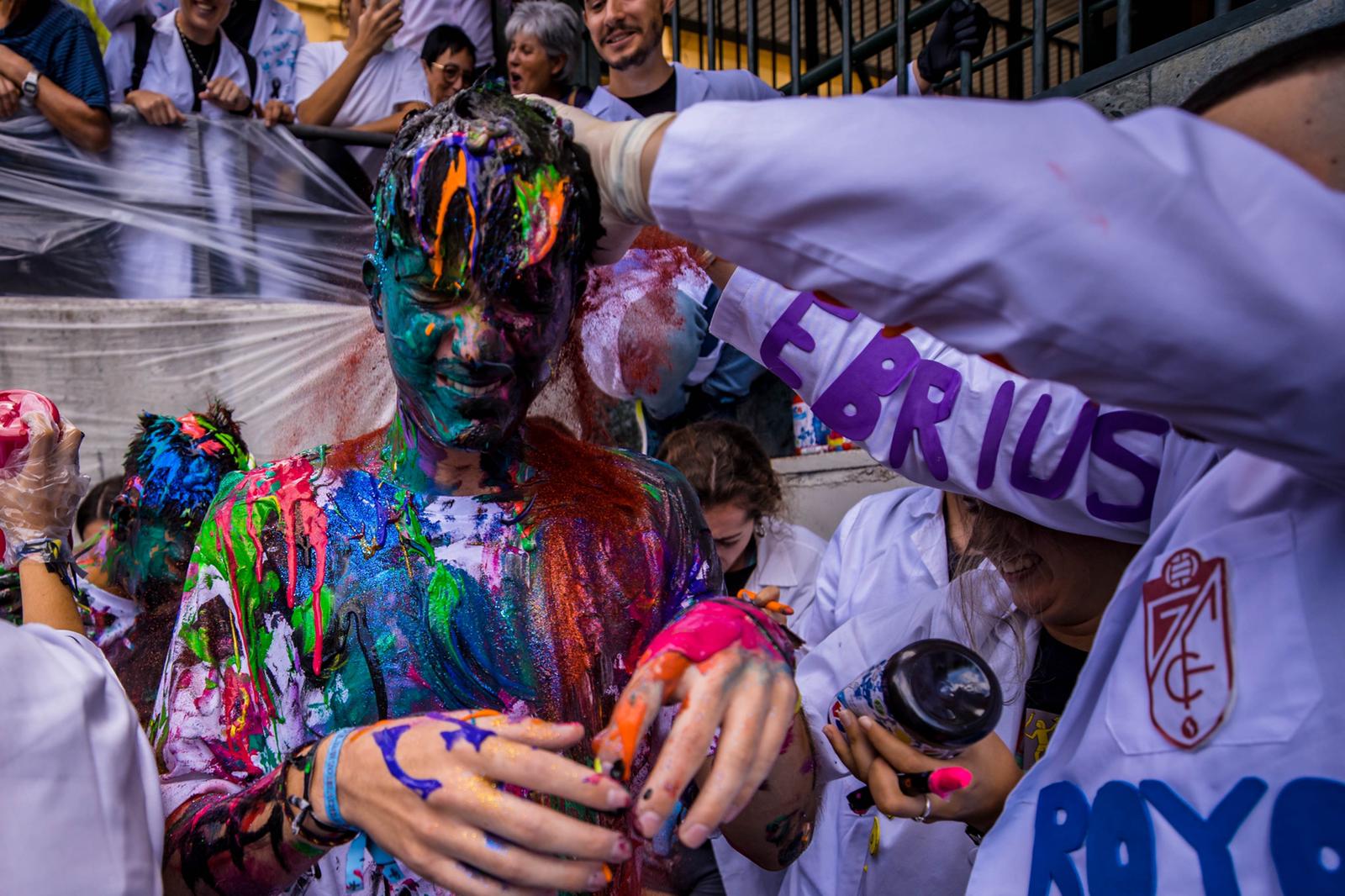 Alumnos de la Facultad de Medicina celebran la tradicional fiesta de octubre