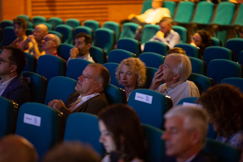 El evento divulgativo sobre Inteligencia Artificial con más de 700 inscritos acerca la ciencia a los asistentes y seguidores a través de Internet