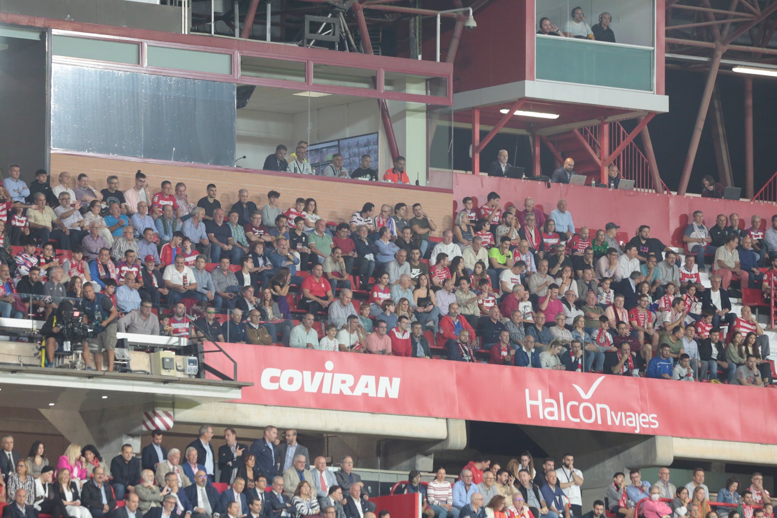 Fotos: Encuéntrate en la grada del Nuevo Los Cármenes en el Granada-Zaragoza