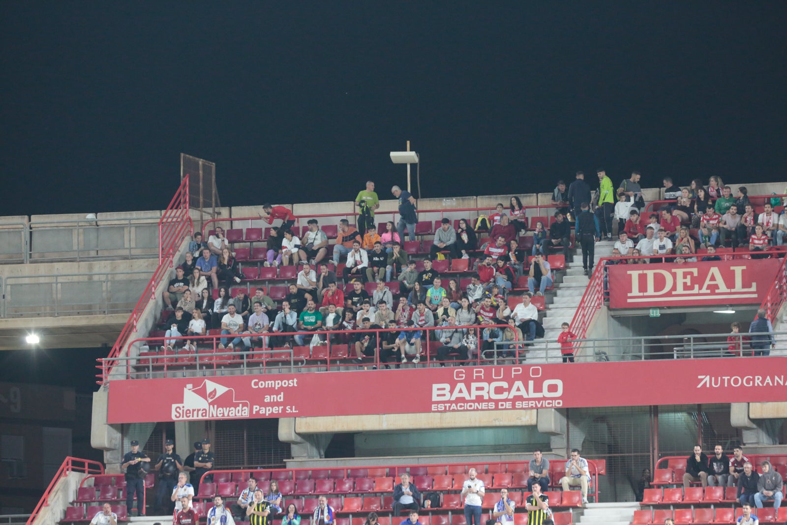 Fotos: Encuéntrate en la grada del Nuevo Los Cármenes en el Granada-Zaragoza