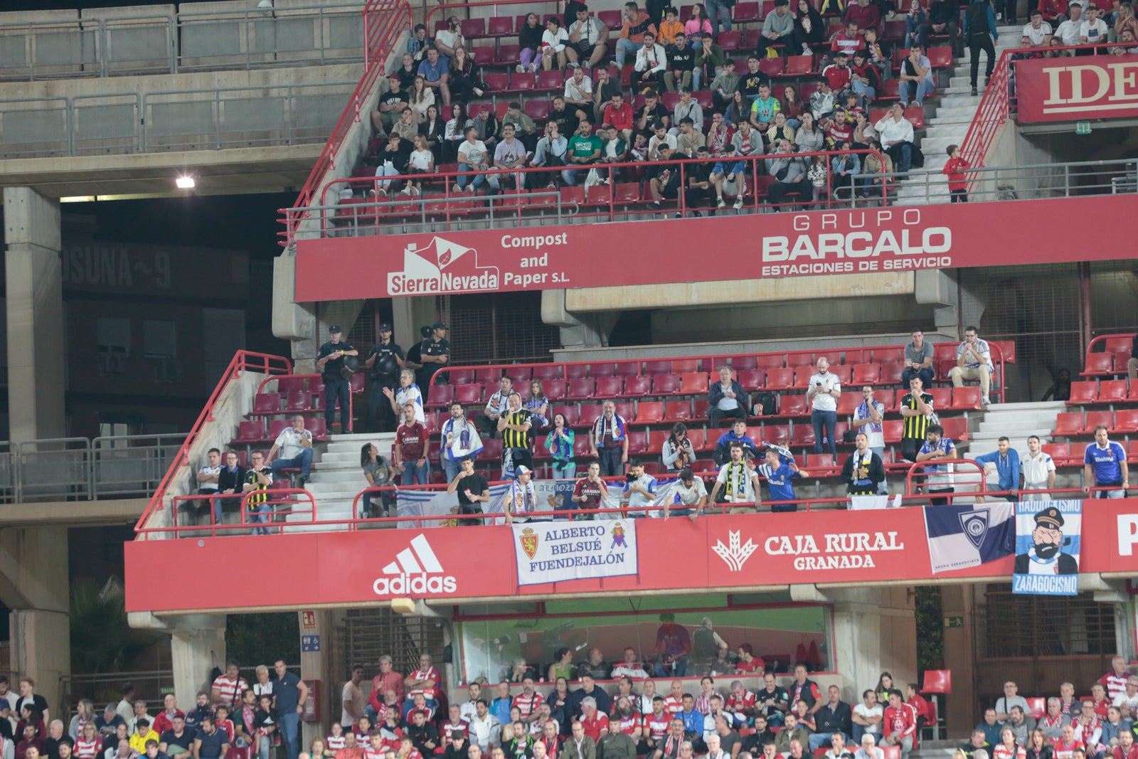 Fotos: Encuéntrate en la grada del Nuevo Los Cármenes en el Granada-Zaragoza