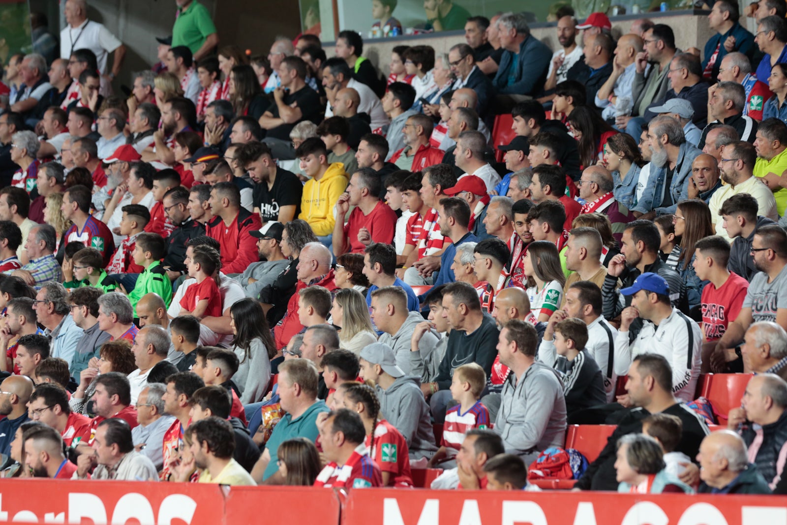 Fotos: Encuéntrate en la grada del Nuevo Los Cármenes en el Granada-Zaragoza