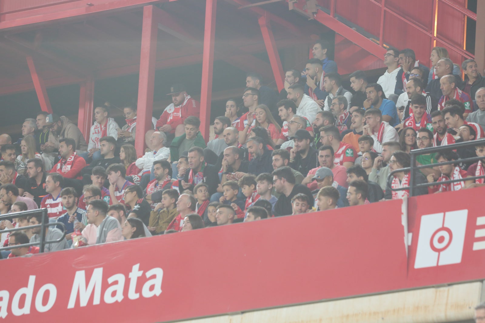 Fotos: Encuéntrate en la grada del Nuevo Los Cármenes en el Granada-Zaragoza