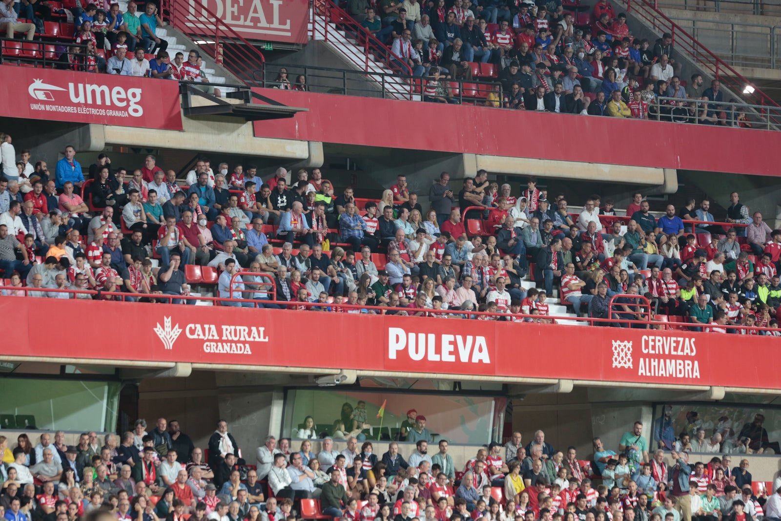 Fotos: Encuéntrate en la grada del Nuevo Los Cármenes en el Granada-Zaragoza