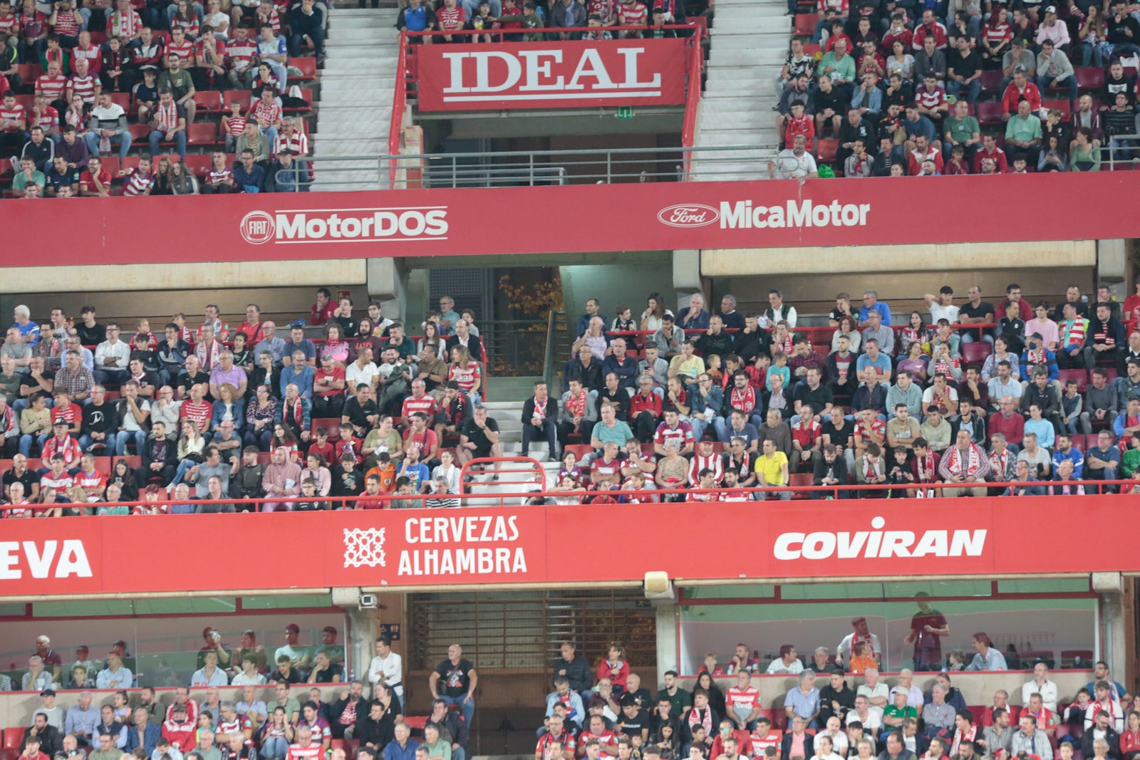 Fotos: Encuéntrate en la grada del Nuevo Los Cármenes en el Granada-Zaragoza