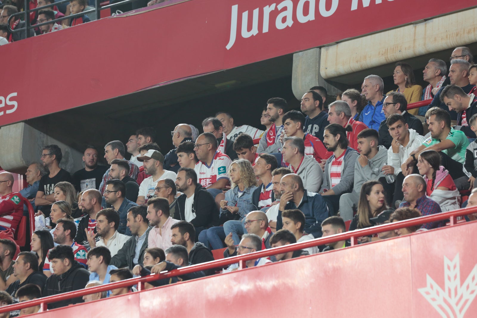 Fotos: Encuéntrate en la grada del Nuevo Los Cármenes en el Granada-Zaragoza