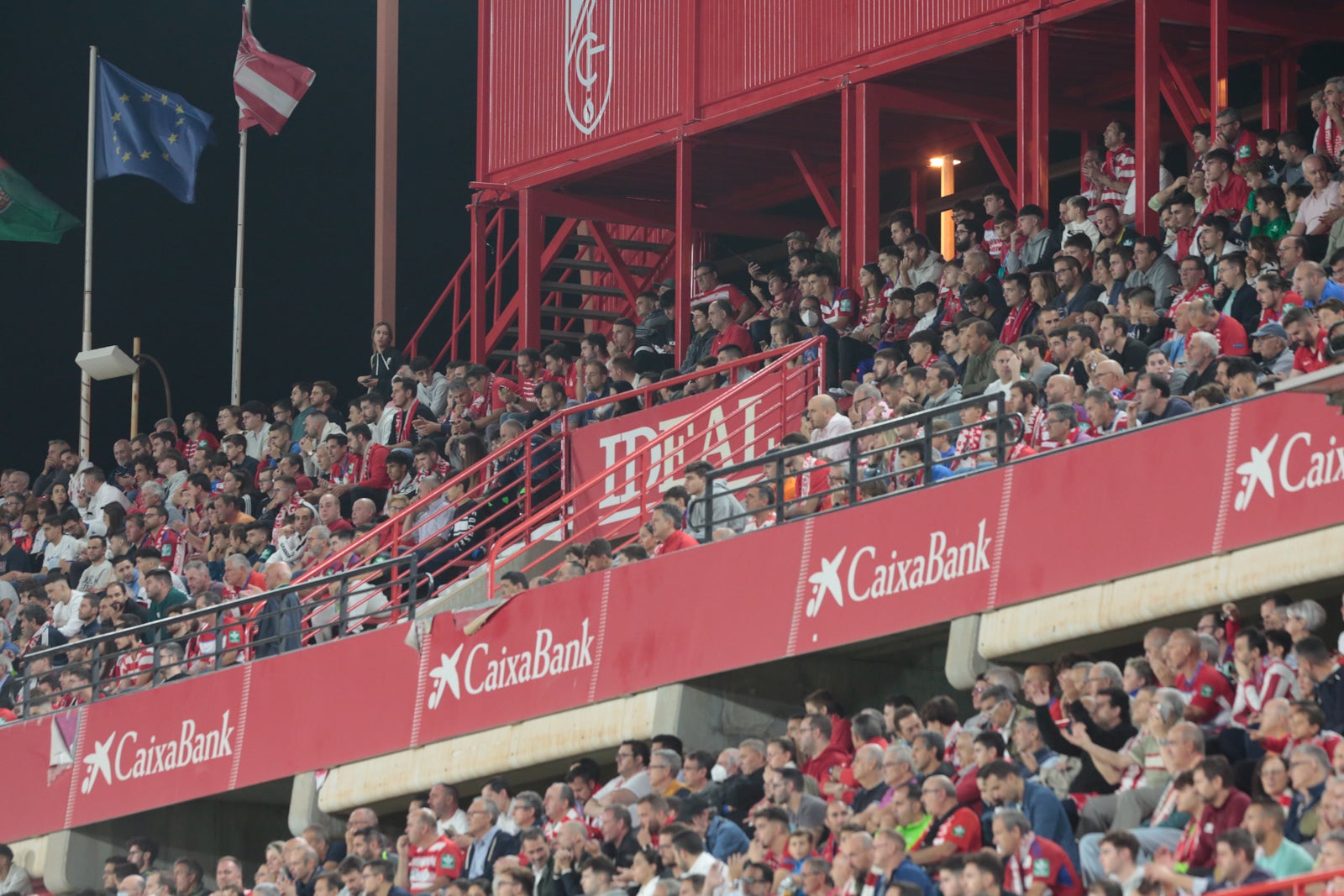Fotos: Encuéntrate en la grada del Nuevo Los Cármenes en el Granada-Zaragoza