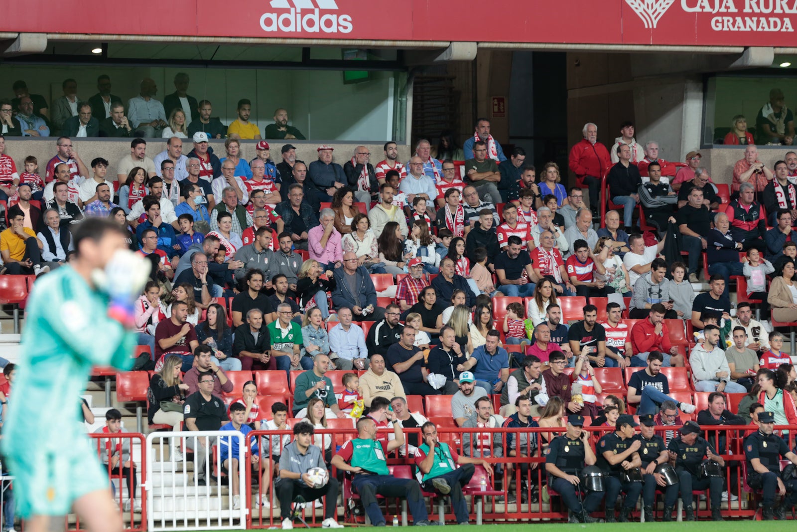 Fotos: Encuéntrate en la grada del Nuevo Los Cármenes en el Granada-Zaragoza