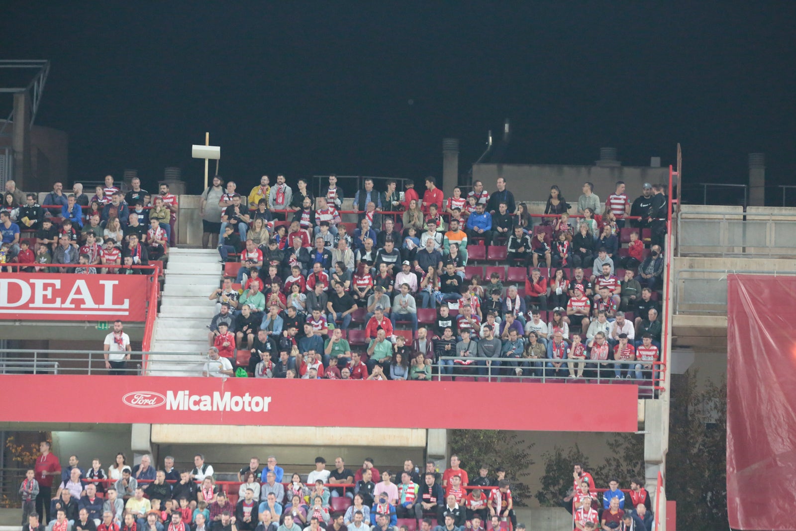 Fotos: Encuéntrate en la grada del Nuevo Los Cármenes en el Granada-Zaragoza