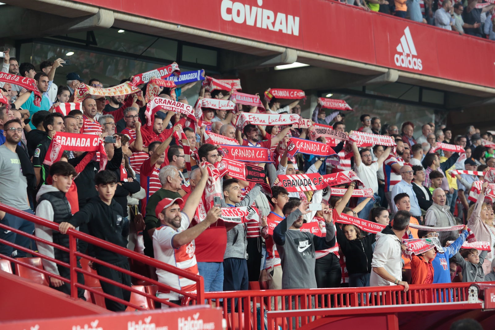 Fotos: Encuéntrate en la grada del Nuevo Los Cármenes en el Granada-Zaragoza
