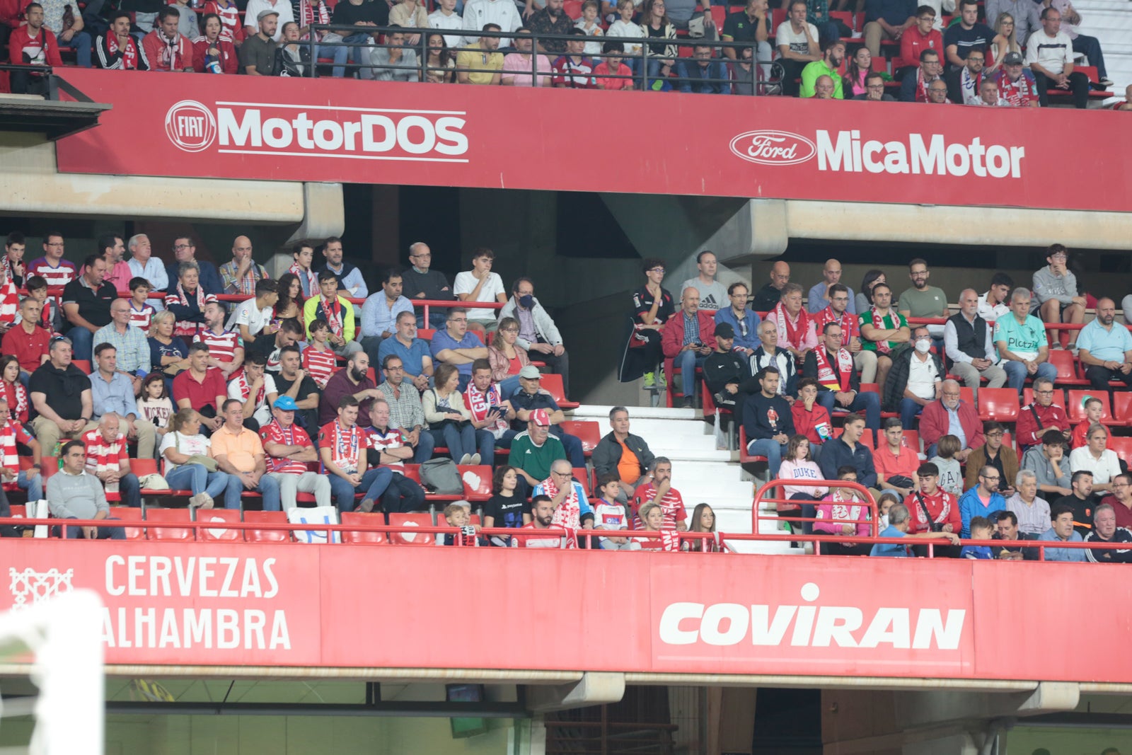 Fotos: Encuéntrate en la grada del Nuevo Los Cármenes en el Granada-Zaragoza