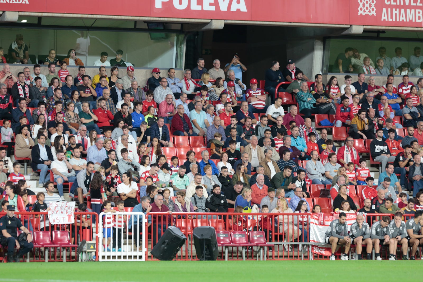 Fotos: Encuéntrate en la grada del Nuevo Los Cármenes en el Granada-Zaragoza
