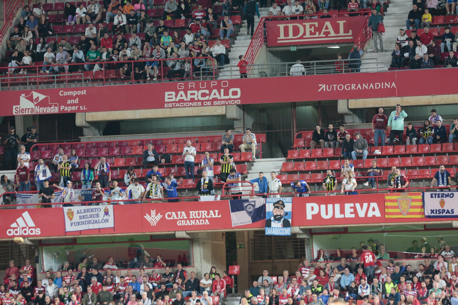 Fotos: Encuéntrate en la grada del Nuevo Los Cármenes en el Granada-Zaragoza