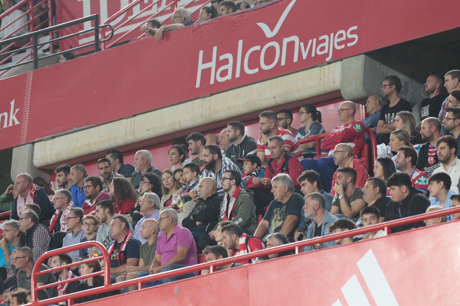 Fotos: Encuéntrate en la grada del Nuevo Los Cármenes en el Granada-Zaragoza