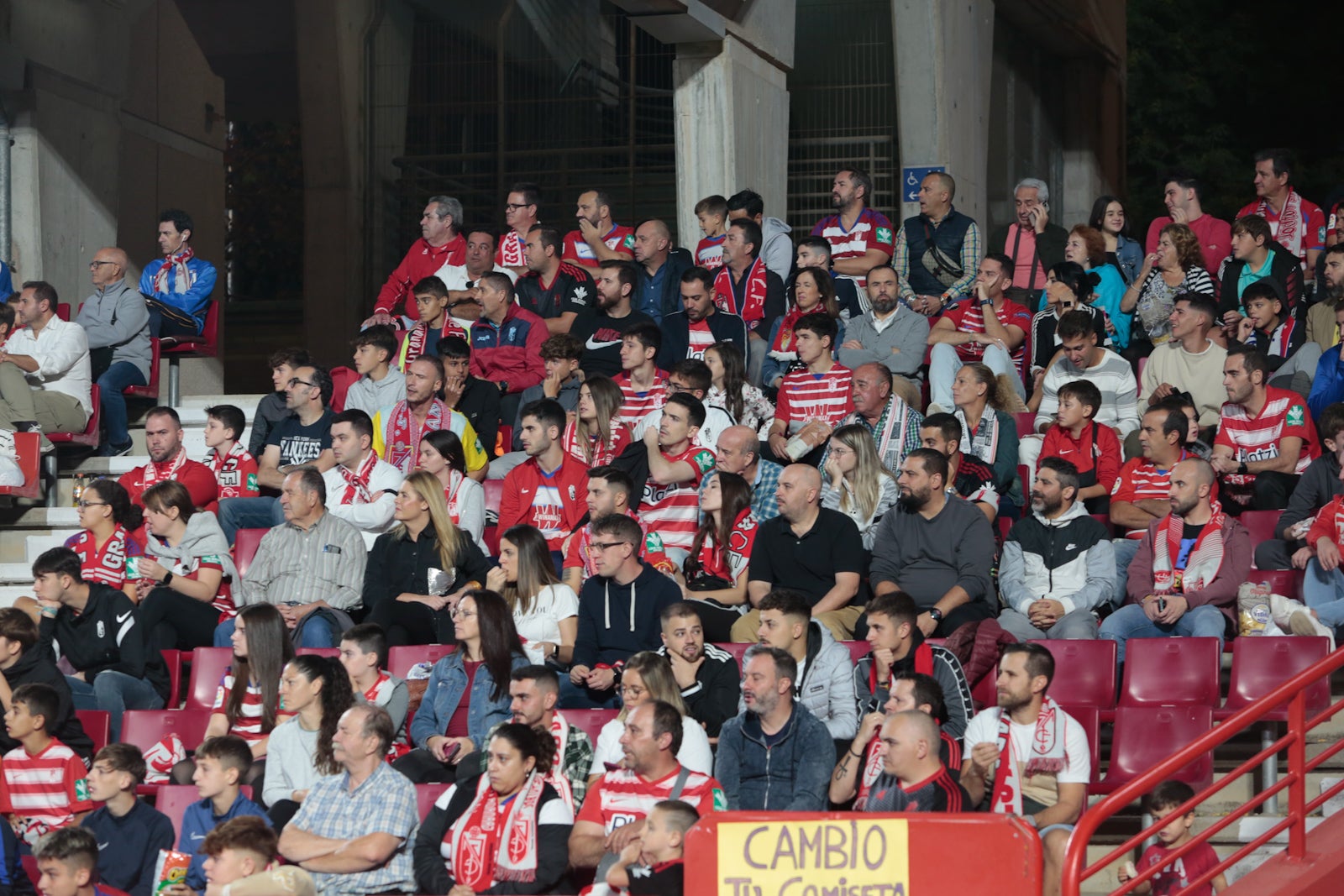 Fotos: Encuéntrate en la grada del Nuevo Los Cármenes en el Granada-Zaragoza
