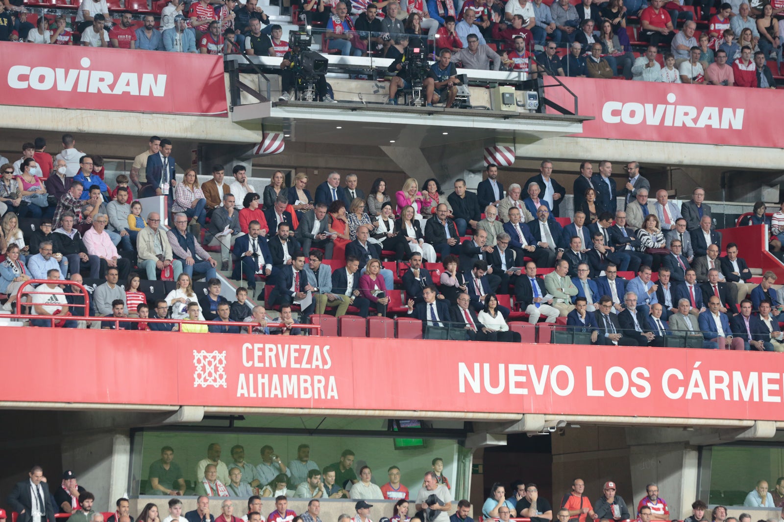 Fotos: Encuéntrate en la grada del Nuevo Los Cármenes en el Granada-Zaragoza