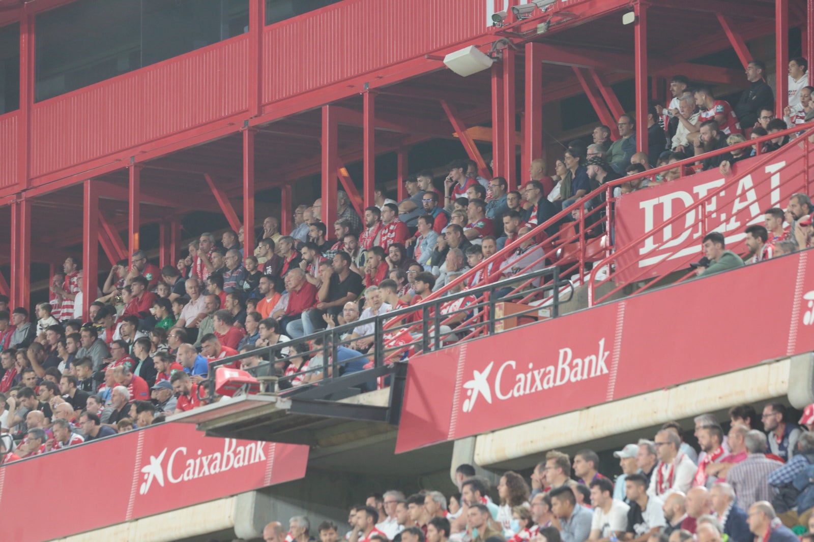 Fotos: Encuéntrate en la grada del Nuevo Los Cármenes en el Granada-Zaragoza