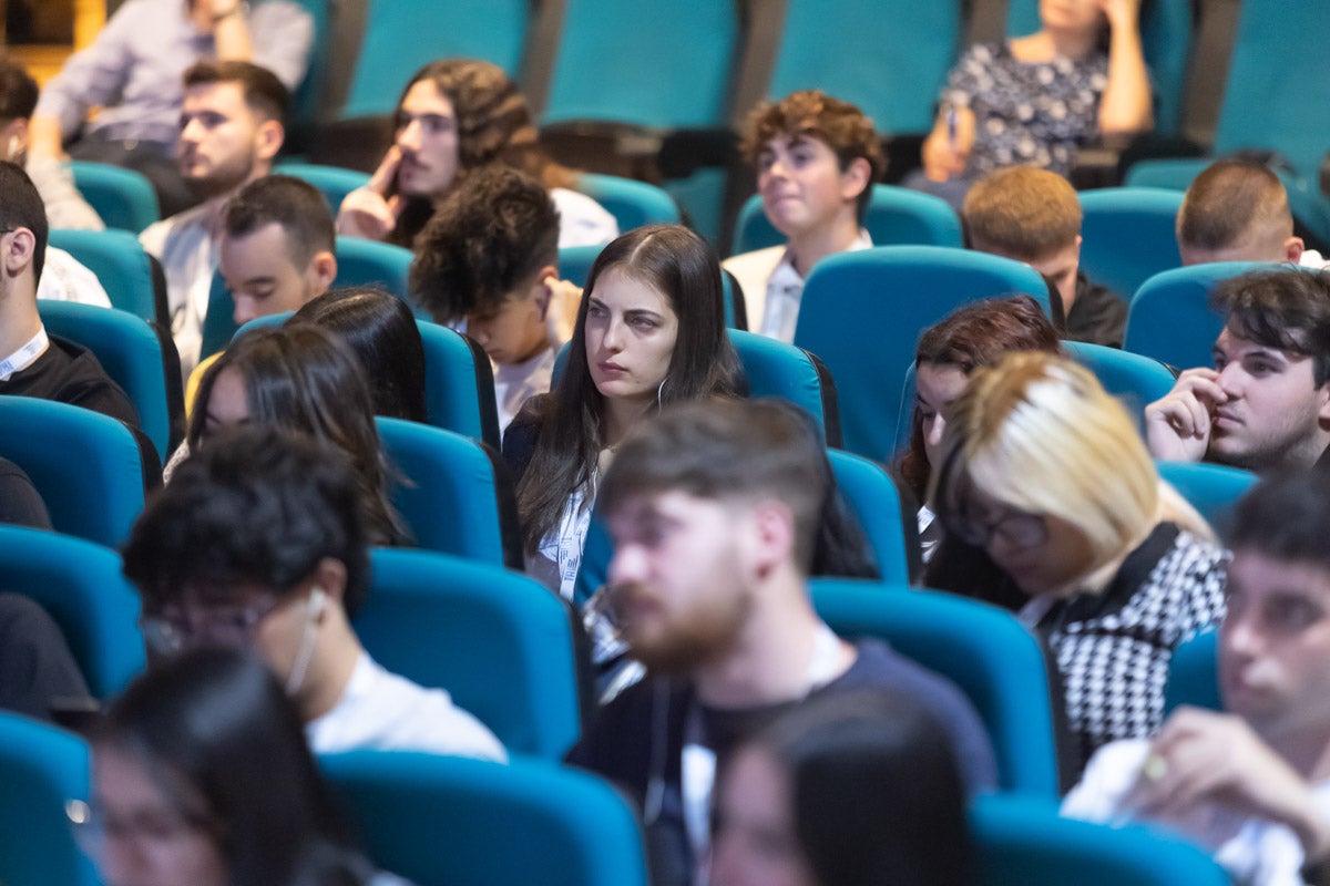 Las imágenes del público asistente este viernes al evento divulgativo sobre Inteligencia Artificial