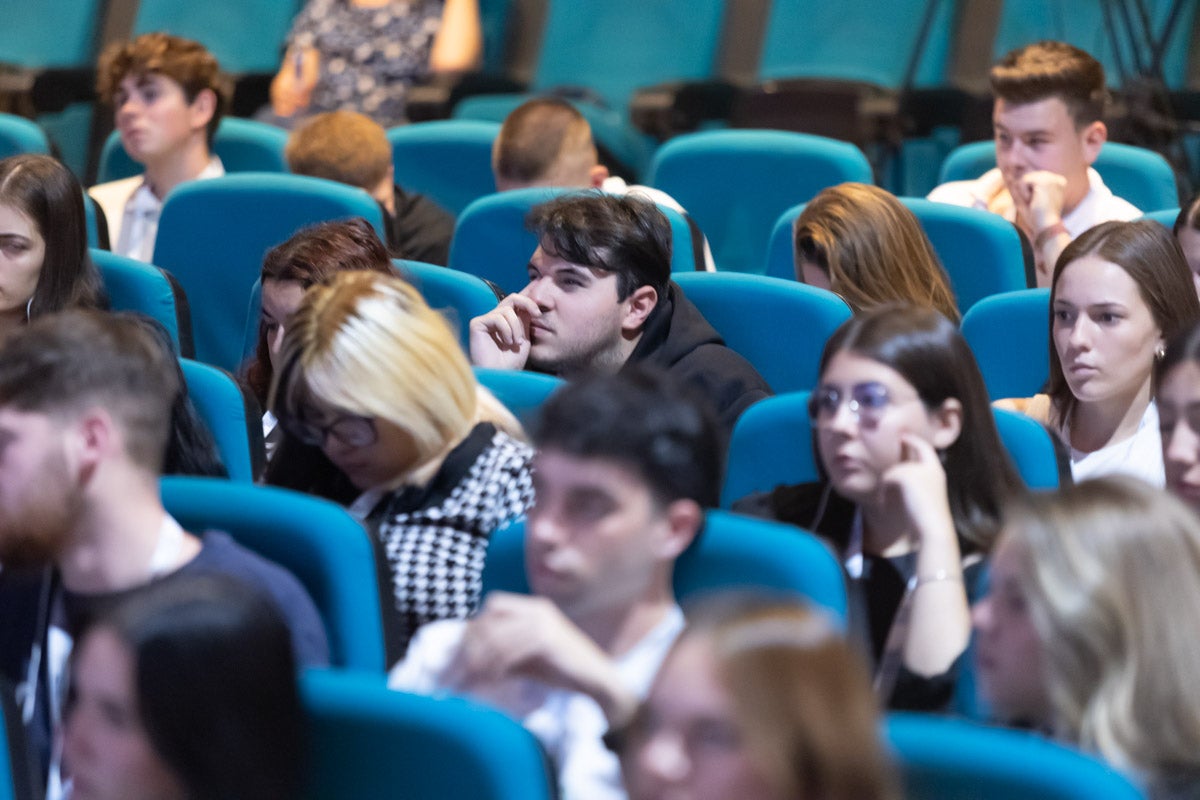 Las imágenes del público asistente este viernes al evento divulgativo sobre Inteligencia Artificial