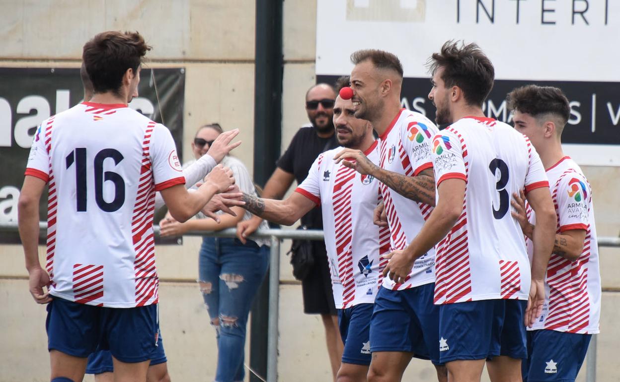 Dani Benítez sorprendió repitiendo su famosa celebración con nariz de payaso. 