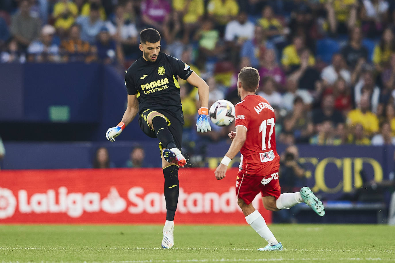 Momento del duelo disputado en el estadio de La Cerámica.