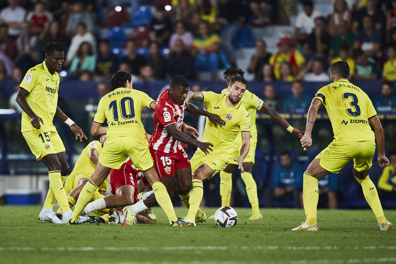 Momento del duelo disputado en el estadio de La Cerámica.