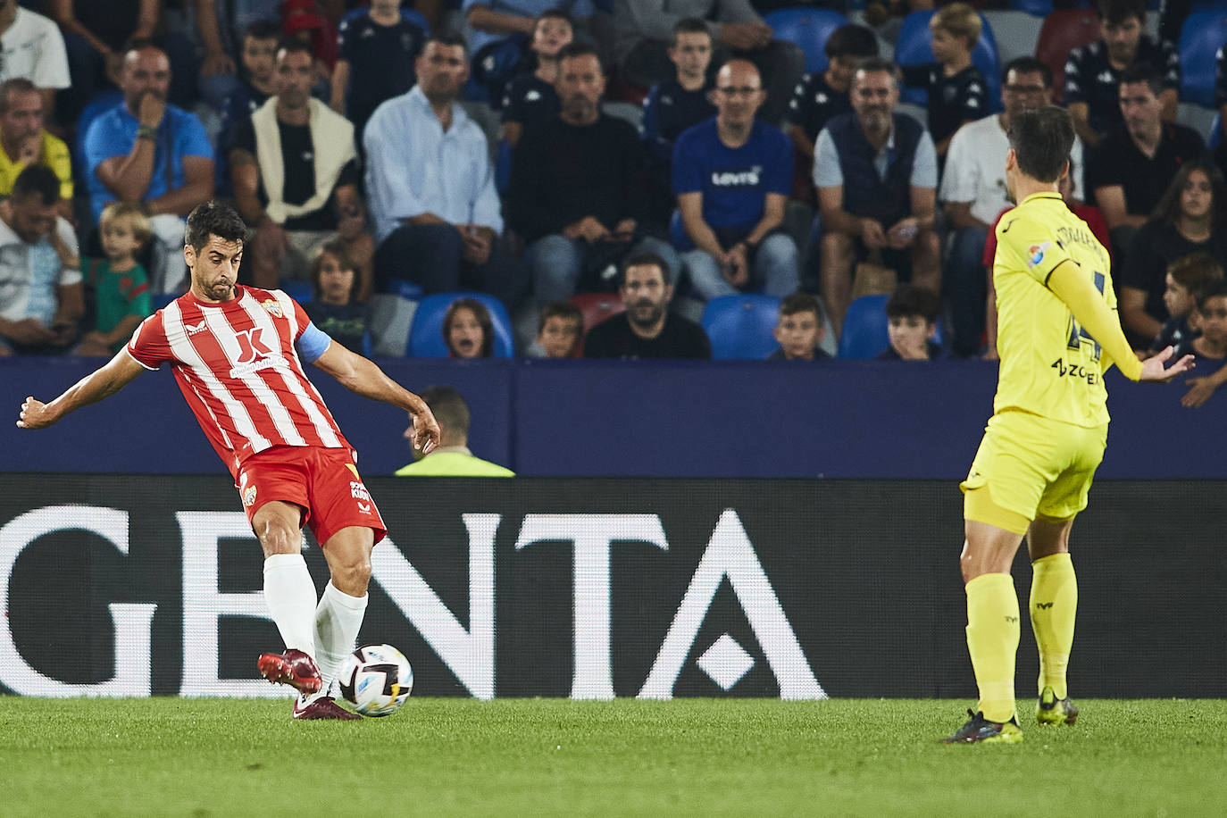 Momento del duelo disputado en el estadio de La Cerámica.