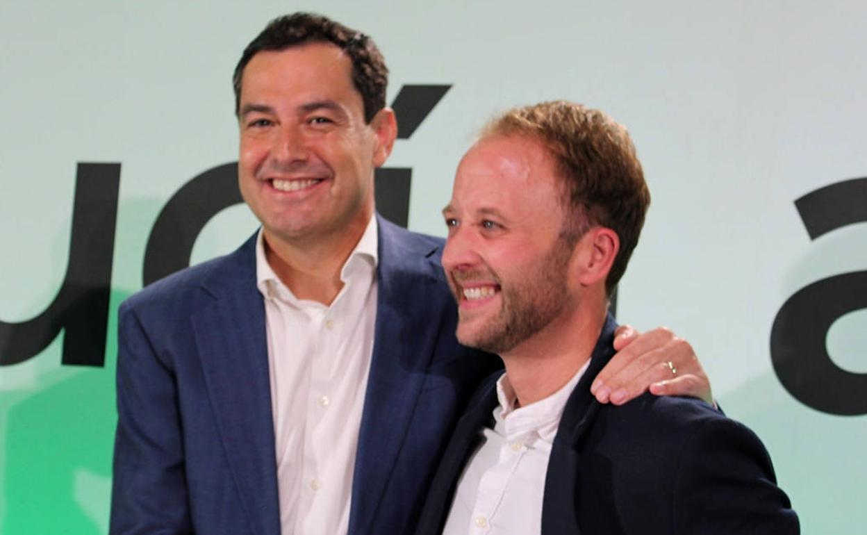 Juanma Moreno y Erik Domínguez, en la reunión del PP del lunes pasado. 