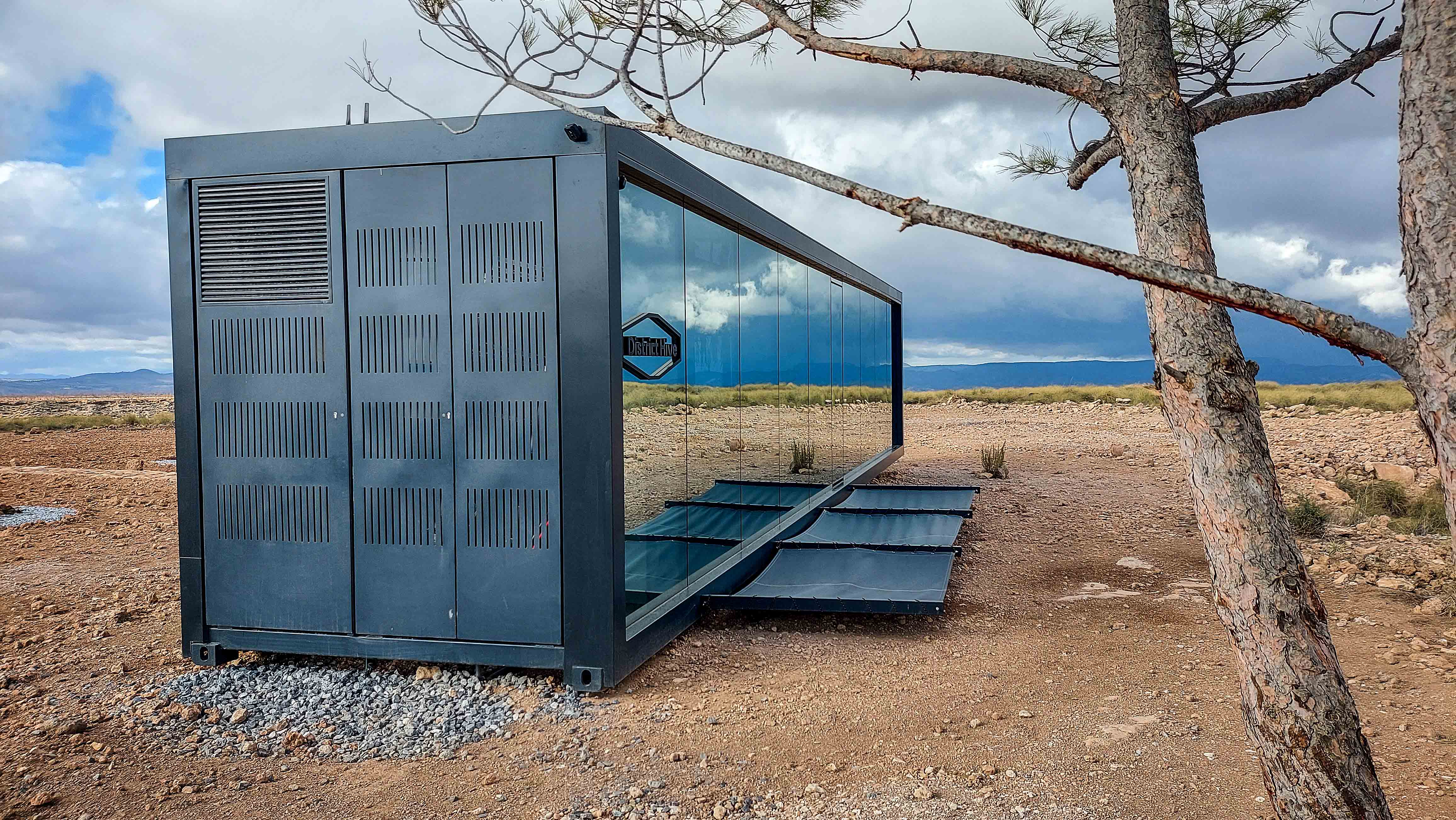 Situado en el puntal de Bácor, la instalación tiene capacidad para cuatro personas y se trata de un alojamiento totalmente autosuficiente