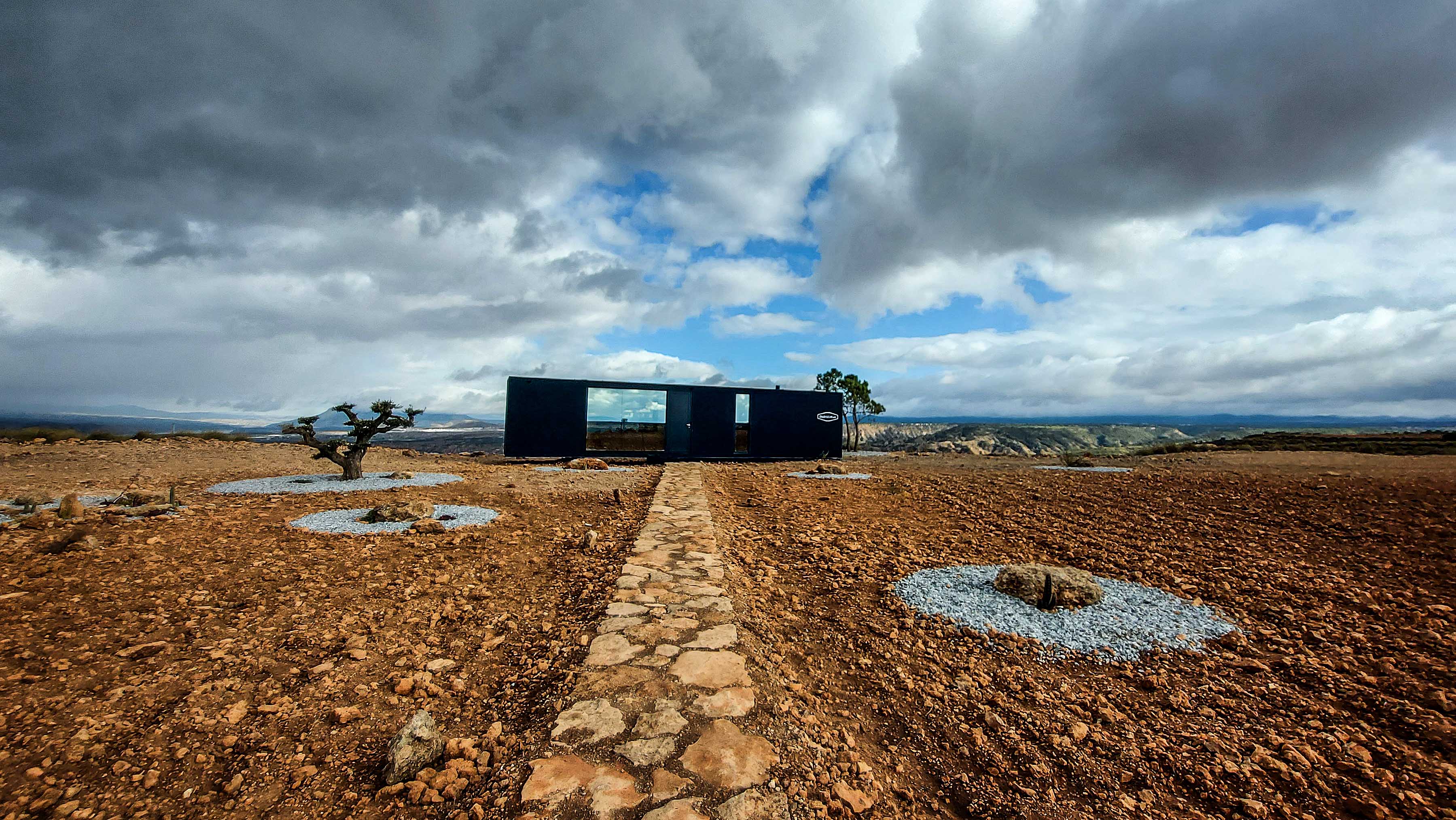 Situado en el puntal de Bácor, la instalación tiene capacidad para cuatro personas y se trata de un alojamiento totalmente autosuficiente