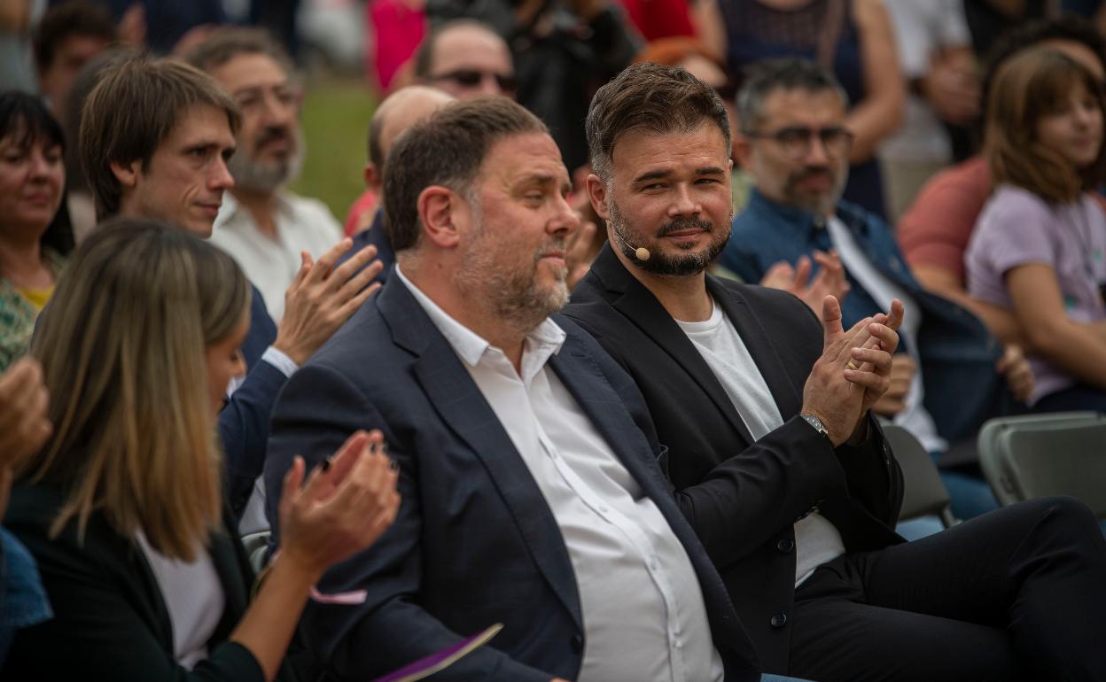 El presidente de ERC, Oriol Junqueras, junto al portavoz parlamentario Gabriel Rufián.