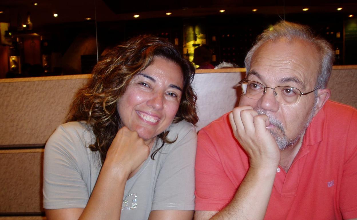 María Jesús de Sande junto a su marido, Juan Vellido