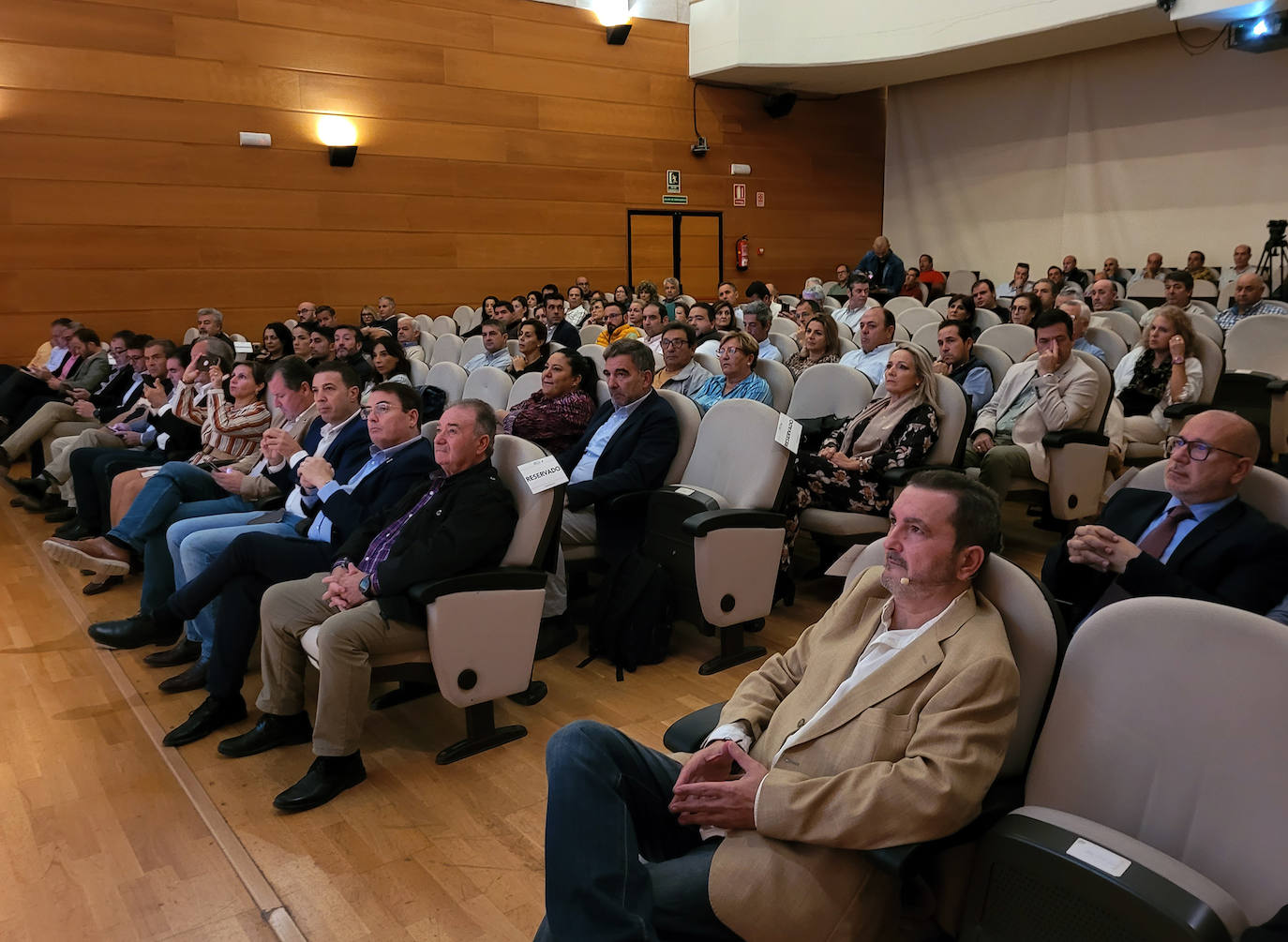 Púlbico asistente en Ifeja. 