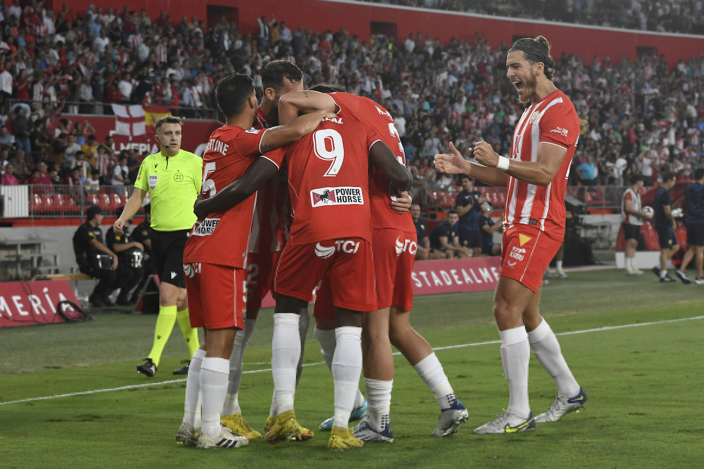 Los jugadores del Almería celebran un gol esta temporada.