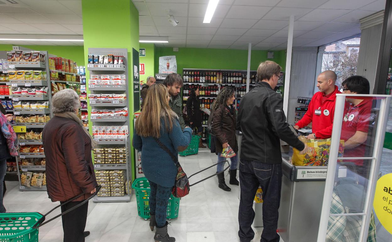 Ahorra en la cesta de la compra con estas tarjetas de supermercados.